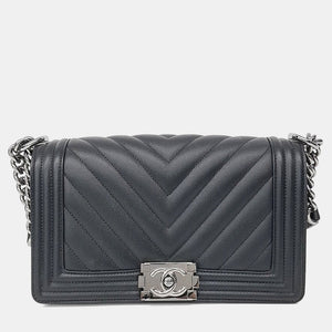 src:http://cdn.theluxurycloset.com/uploads/products/full/luxury-women-chanel-used-handbags-p1346078-004.jpg