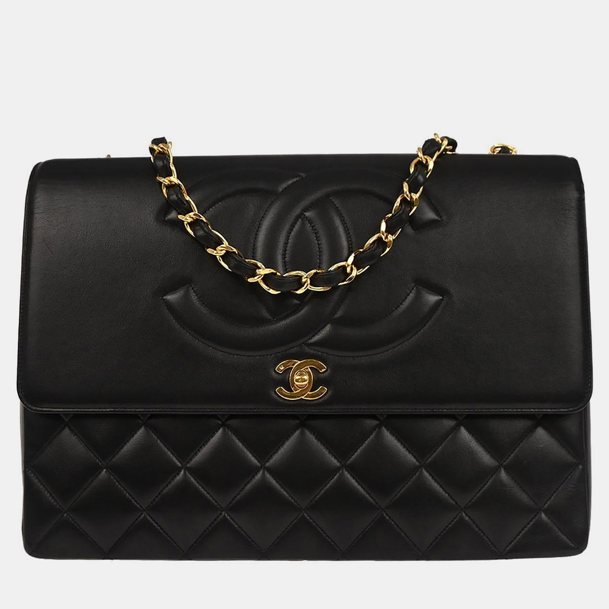 Chanel src:http://cdn.theluxurycloset.com/uploads/products/full/luxury-women-chanel-used-handbags-p1347472-007.jpg