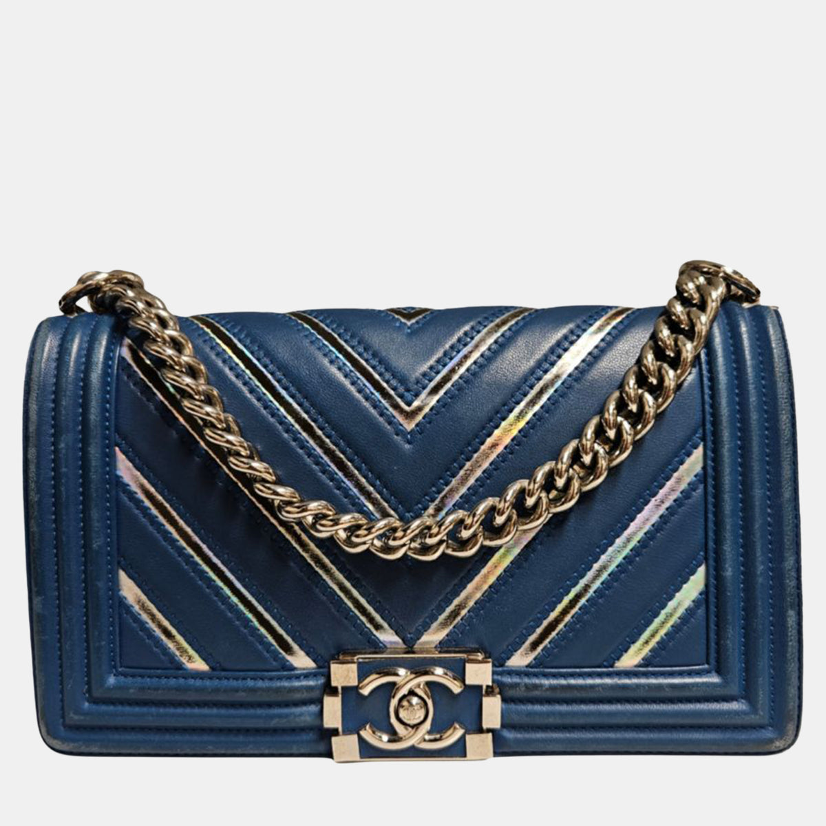 Chanel src:http://cdn.theluxurycloset.com/uploads/products/full/luxury-women-chanel-used-handbags-p1358075-011.jpg