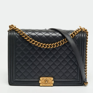 src:http://cdn.theluxurycloset.com/uploads/products/full/luxury-women-chanel-used-handbags-p1361286-001.jpg