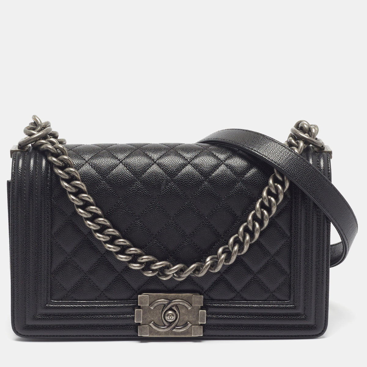Chanel src:http://cdn.theluxurycloset.com/uploads/products/full/luxury-women-chanel-used-handbags-p1361686-001.jpg