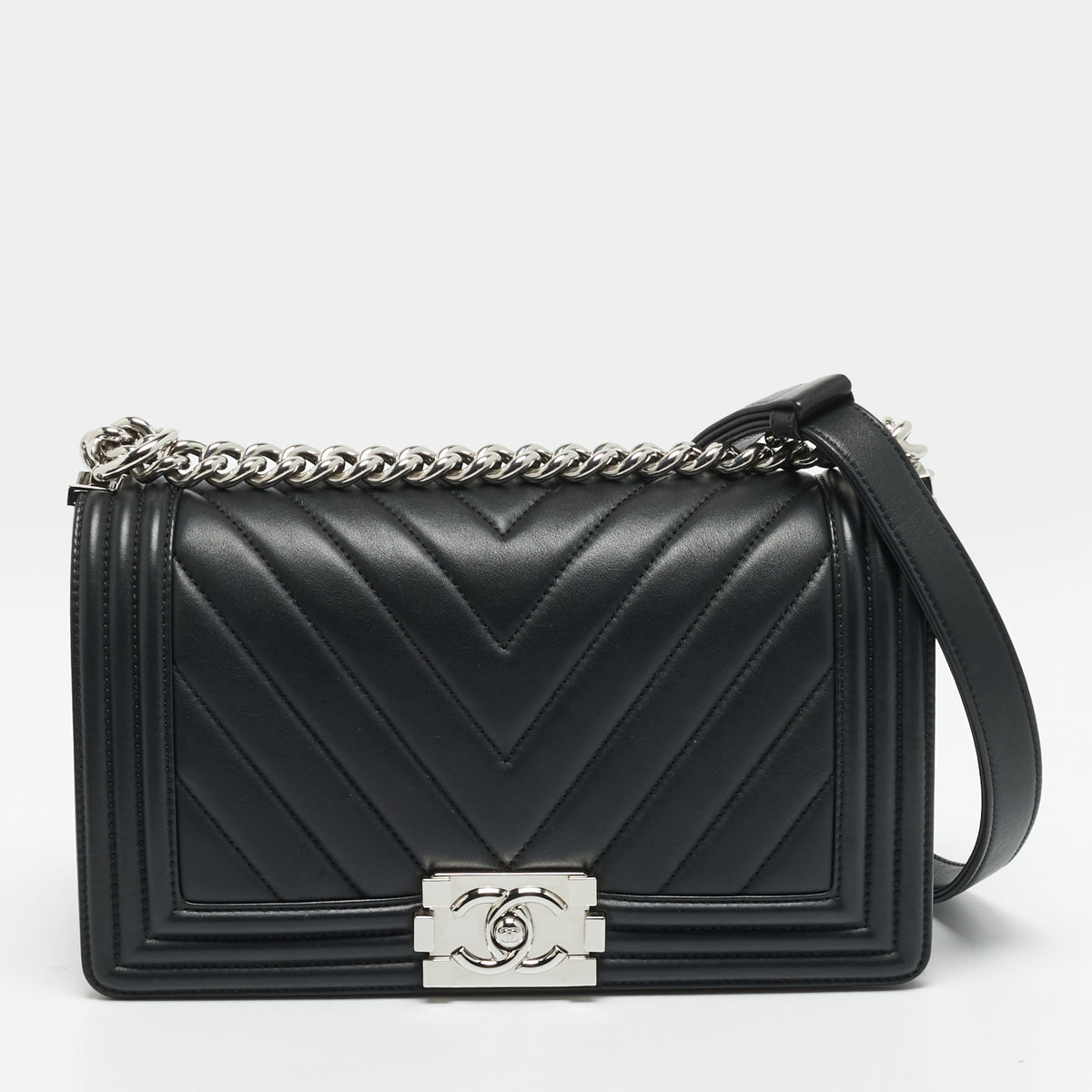 Chanel src:http://cdn.theluxurycloset.com/uploads/products/full/luxury-women-chanel-used-handbags-p1363853-001.jpg