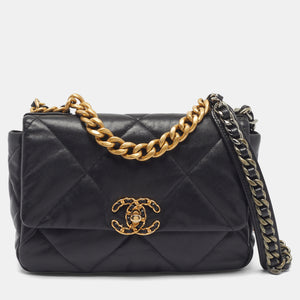 src:http://cdn.theluxurycloset.com/uploads/products/full/luxury-women-chanel-used-handbags-p1363882-001.jpg