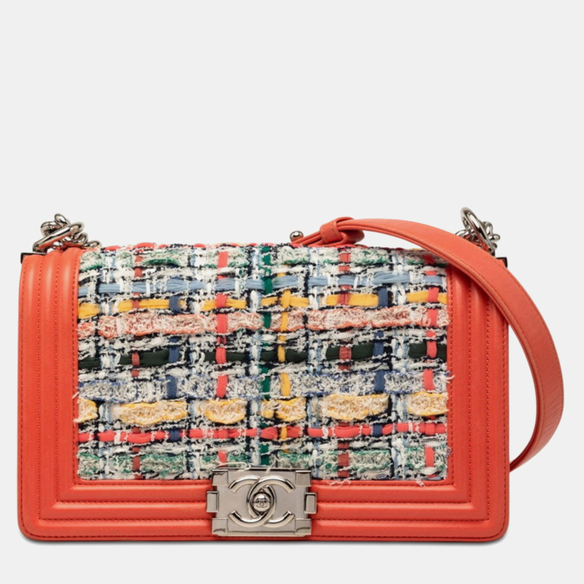 Chanel src:http://cdn.theluxurycloset.com/uploads/products/full/luxury-women-chanel-used-handbags-p1368543-004.jpg