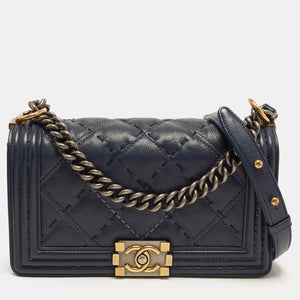 src:http://cdn.theluxurycloset.com/uploads/products/full/luxury-women-chanel-used-handbags-p1375658-001.jpg