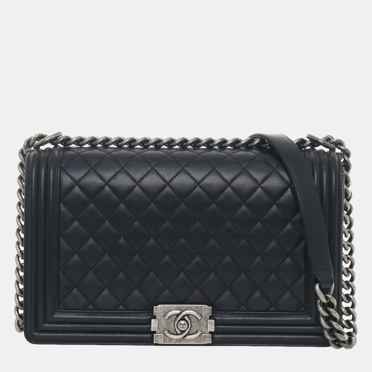 Chanel src:http://cdn.theluxurycloset.com/uploads/products/full/luxury-women-chanel-used-handbags-p1377598-009.jpg
