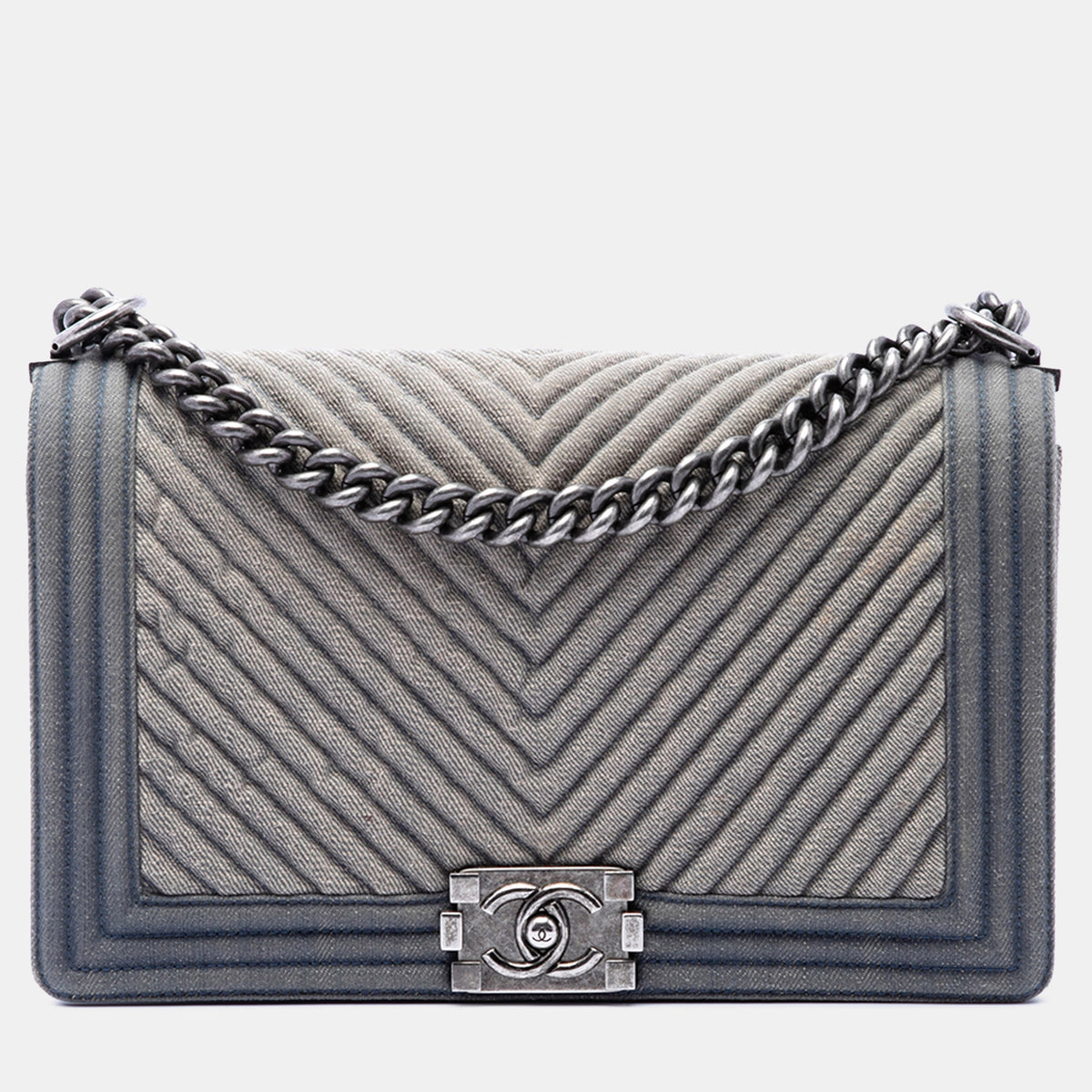 Chanel src:http://cdn.theluxurycloset.com/uploads/products/full/luxury-women-chanel-used-handbags-p1380433-006.jpg