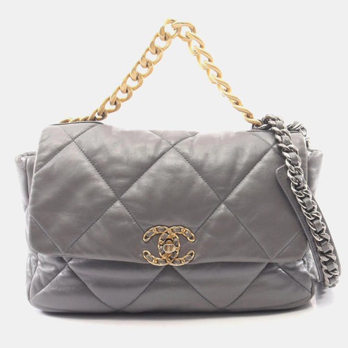 src:http://cdn.theluxurycloset.com/uploads/products/full/luxury-women-chanel-used-handbags-p1383608-001.jpg