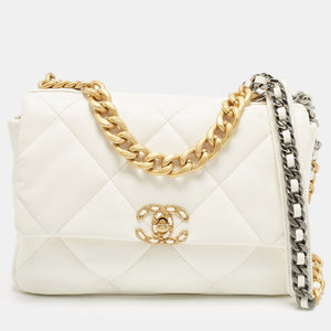 src:http://cdn.theluxurycloset.com/uploads/products/full/luxury-women-chanel-used-handbags-p1385326-001.jpg