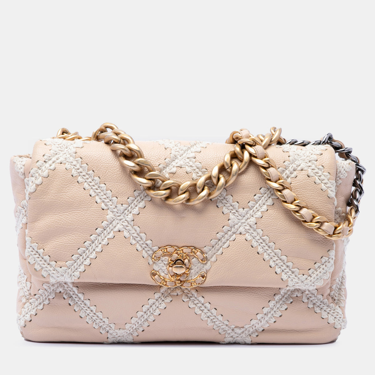 Chanel src:http://cdn.theluxurycloset.com/uploads/products/full/luxury-women-chanel-used-handbags-p1387314-005.jpg