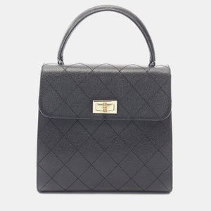 src:http://cdn.theluxurycloset.com/uploads/products/full/luxury-women-chanel-used-handbags-p1387779-002.jpg