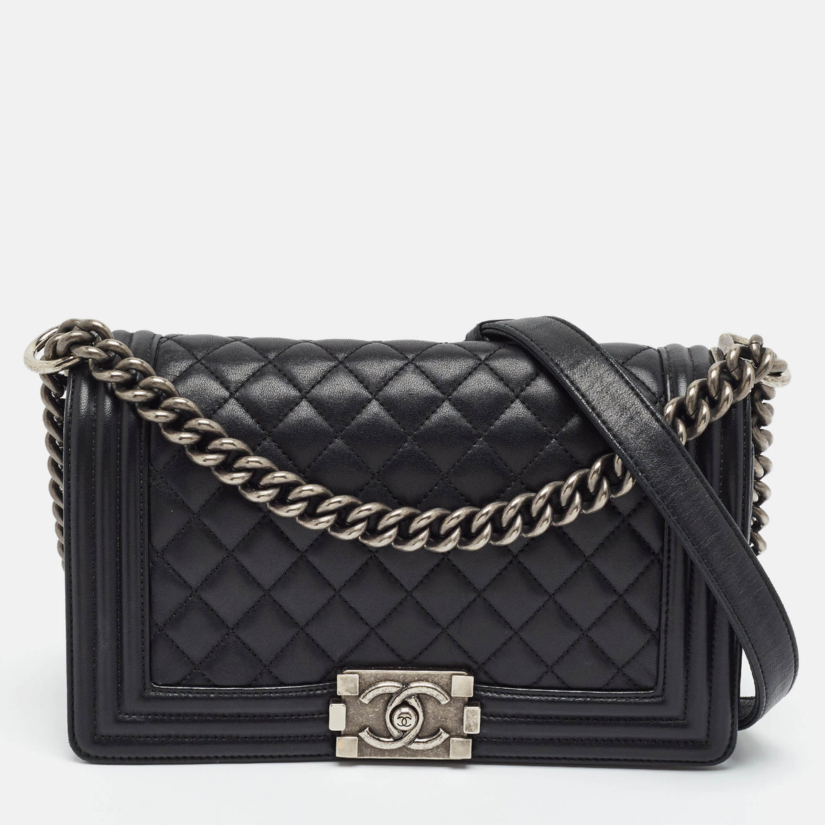 Chanel src:http://cdn.theluxurycloset.com/uploads/products/full/luxury-women-chanel-used-handbags-p1388422-001.jpg