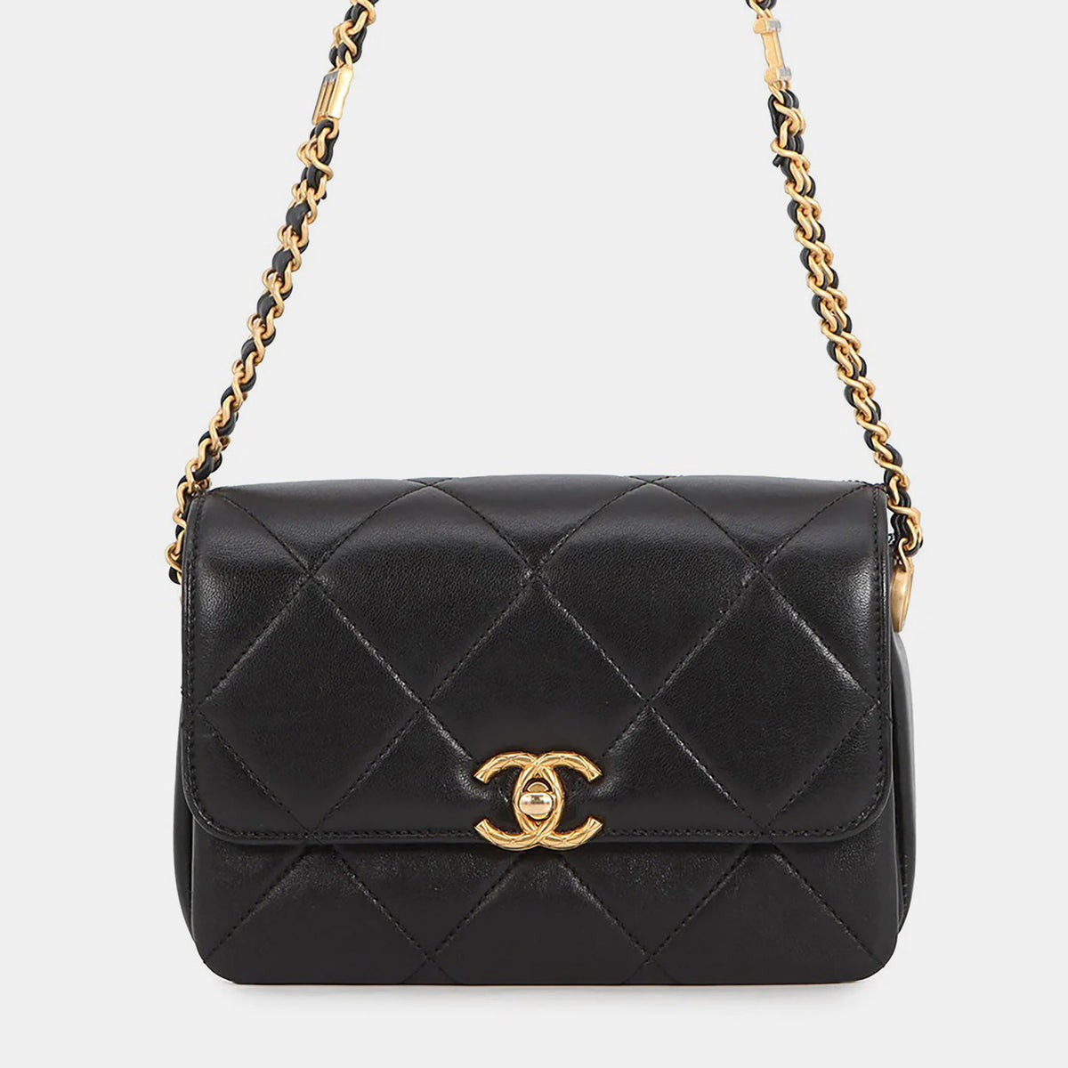 Chanel src:http://cdn.theluxurycloset.com/uploads/products/full/luxury-women-chanel-used-handbags-p1389252-013.jpg