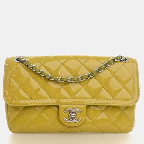 src:http://cdn.theluxurycloset.com/uploads/products/full/luxury-women-chanel-used-handbags-p1391465-016.jpg