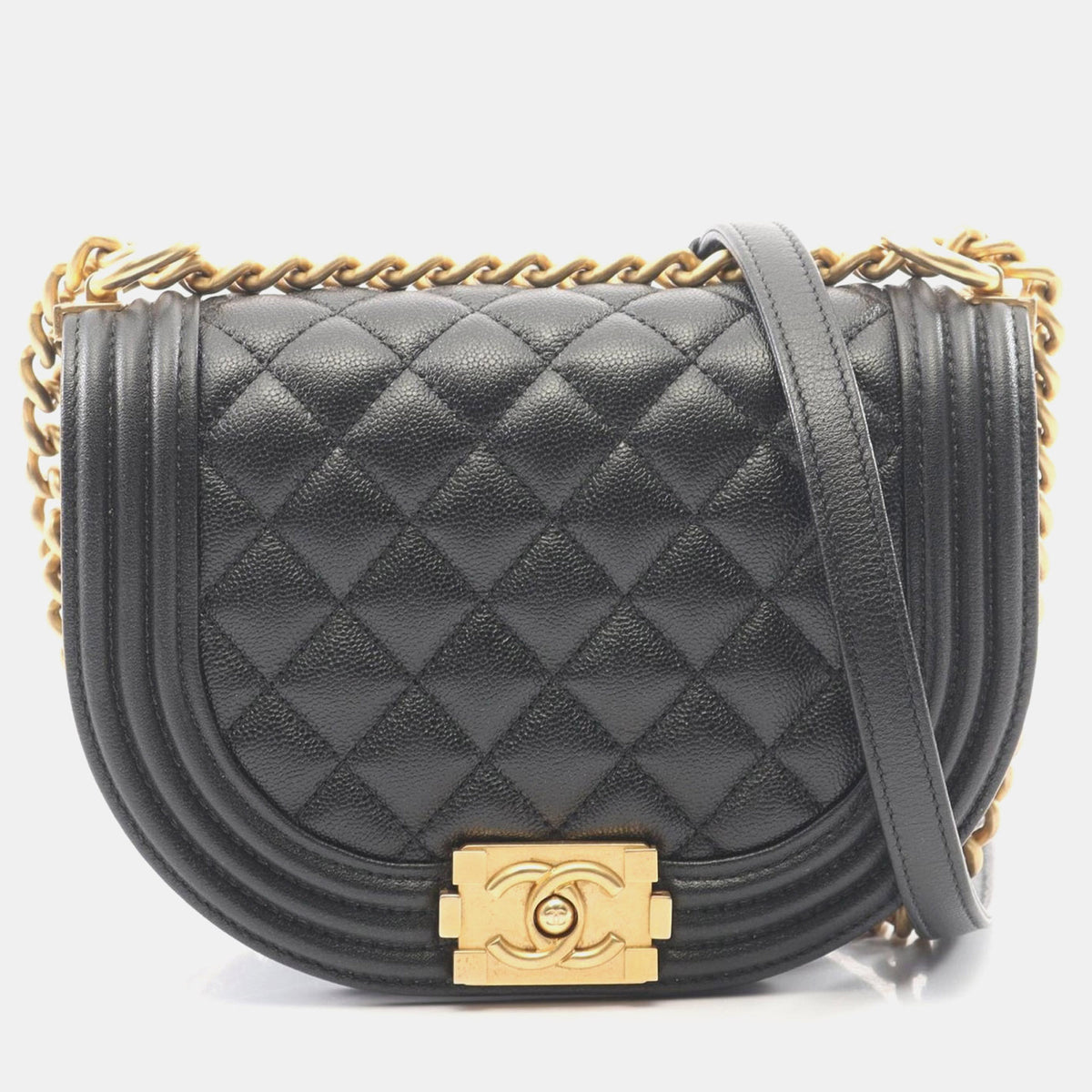 Chanel src:http://cdn.theluxurycloset.com/uploads/products/full/luxury-women-chanel-used-handbags-p1391846-012.jpg