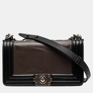 src:http://cdn.theluxurycloset.com/uploads/products/full/luxury-women-chanel-used-handbags-p1392122-003.jpg