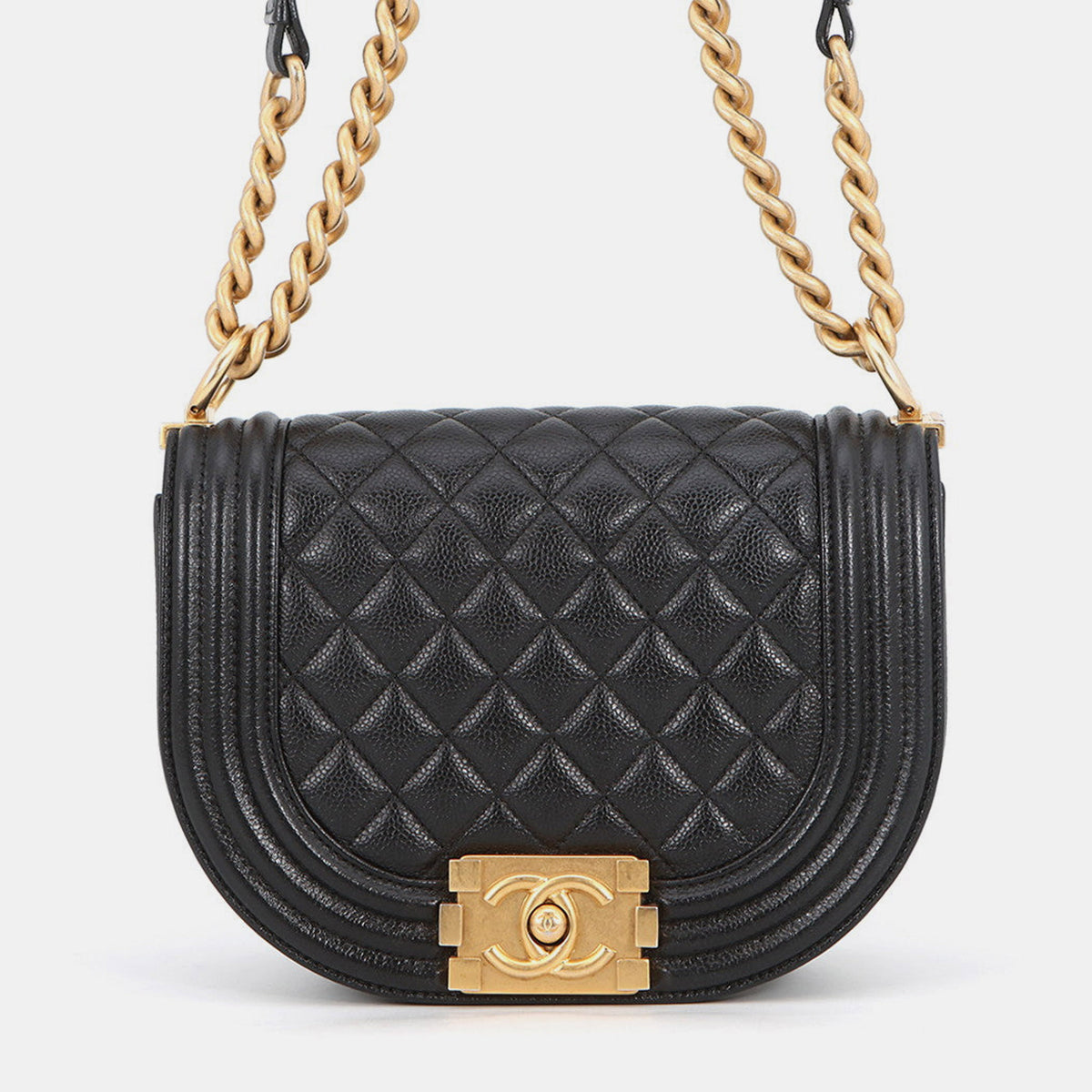 Chanel src:http://cdn.theluxurycloset.com/uploads/products/full/luxury-women-chanel-used-handbags-p1394116-013.jpg