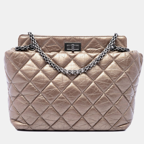 src:http://cdn.theluxurycloset.com/uploads/products/full/luxury-women-chanel-used-handbags-p1394390-006.jpg