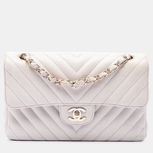 src:http://cdn.theluxurycloset.com/uploads/products/full/luxury-women-chanel-used-handbags-p1394760-006.jpg