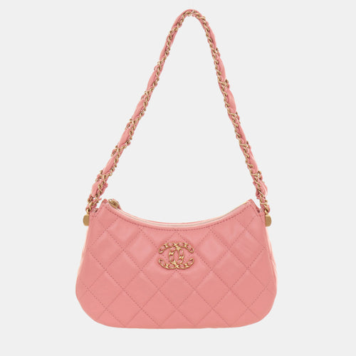 src:http://cdn.theluxurycloset.com/uploads/products/full/luxury-women-chanel-used-handbags-p1395807-009.jpg
