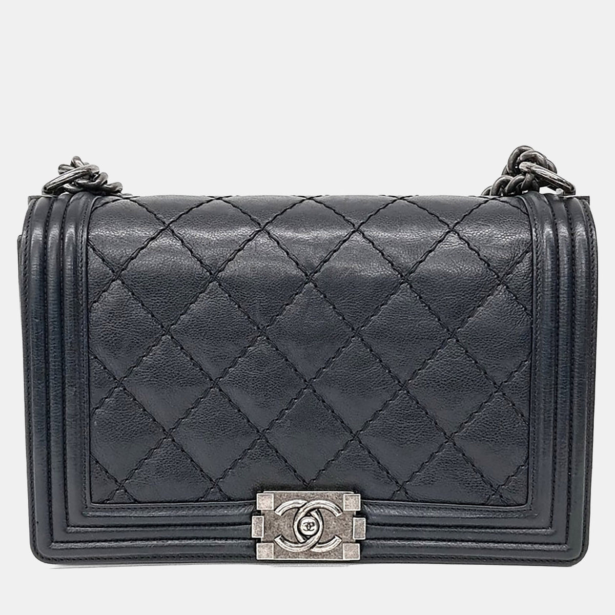 Chanel src:http://cdn.theluxurycloset.com/uploads/products/full/luxury-women-chanel-used-handbags-p1396065-009.jpg