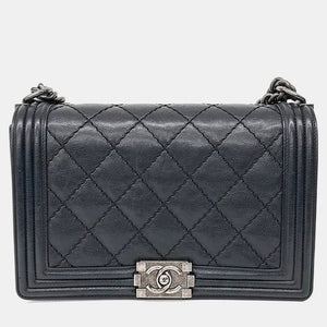 src:http://cdn.theluxurycloset.com/uploads/products/full/luxury-women-chanel-used-handbags-p1396065-009.jpg