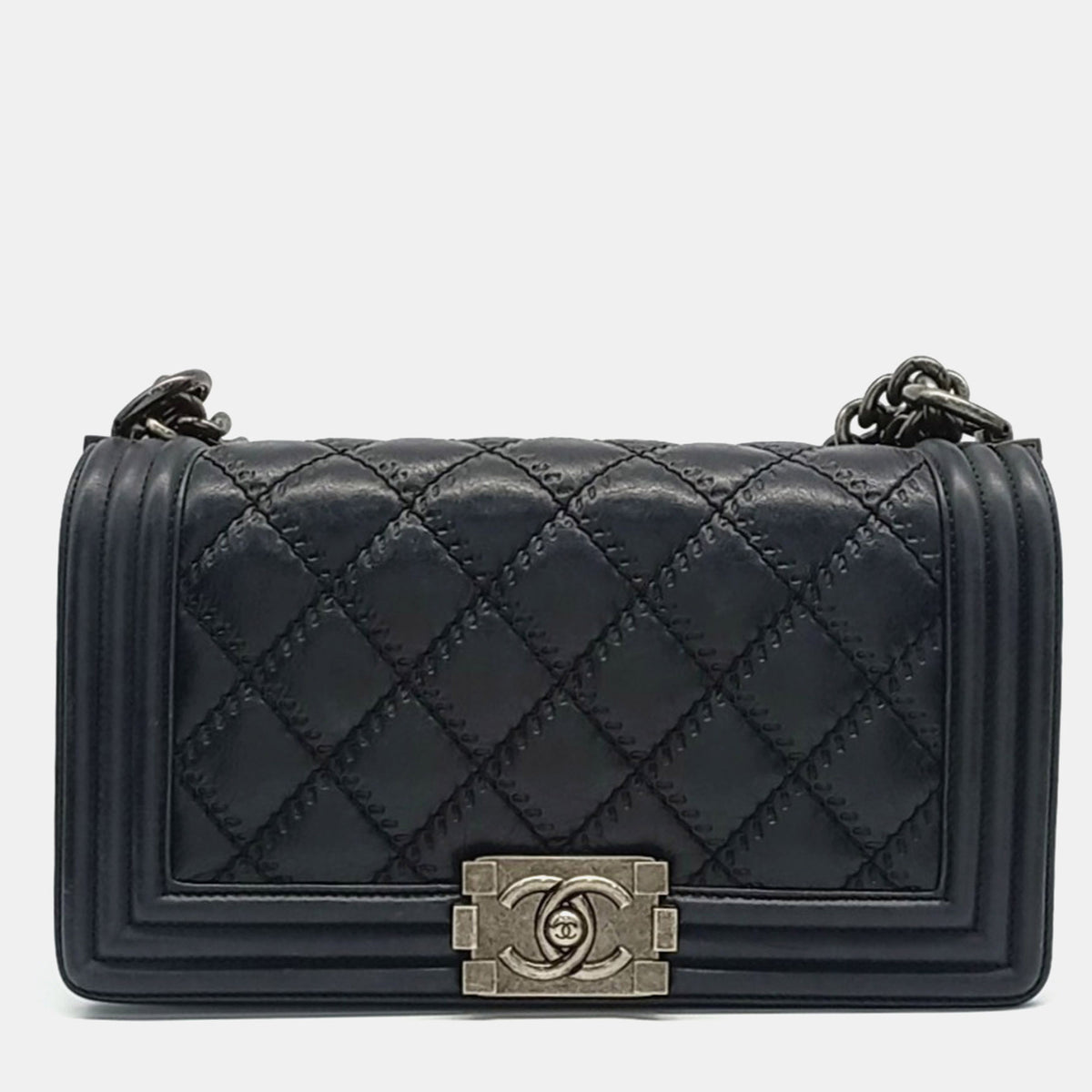 Chanel src:http://cdn.theluxurycloset.com/uploads/products/full/luxury-women-chanel-used-handbags-p1397162-003.jpg