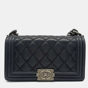 src:http://cdn.theluxurycloset.com/uploads/products/full/luxury-women-chanel-used-handbags-p1397162-003.jpg