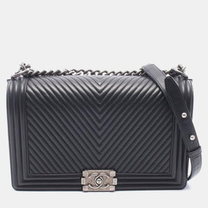 src:http://cdn.theluxurycloset.com/uploads/products/full/luxury-women-chanel-used-handbags-p1397505-007.jpg