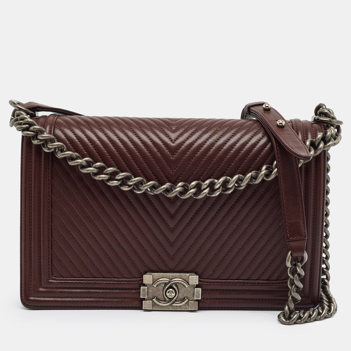 Chanel src:http://cdn.theluxurycloset.com/uploads/products/full/luxury-women-chanel-used-handbags-p1399517-001.jpg