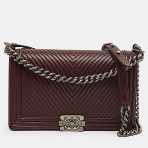 src:http://cdn.theluxurycloset.com/uploads/products/full/luxury-women-chanel-used-handbags-p1399517-001.jpg