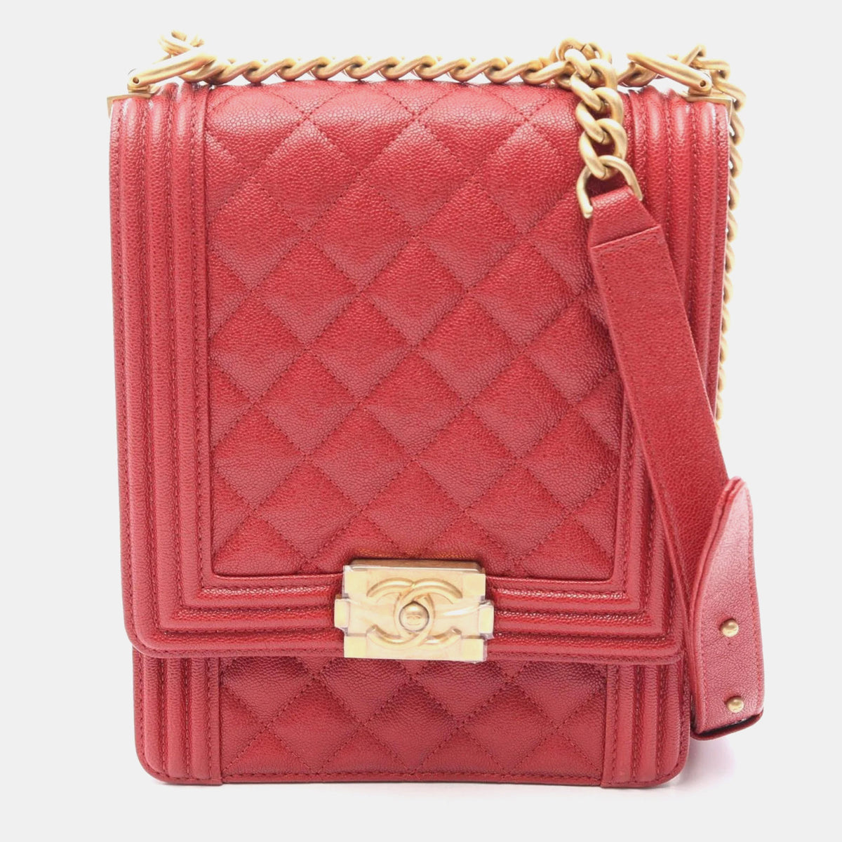 Chanel src:http://cdn.theluxurycloset.com/uploads/products/full/luxury-women-chanel-used-handbags-p1399964-004.jpg