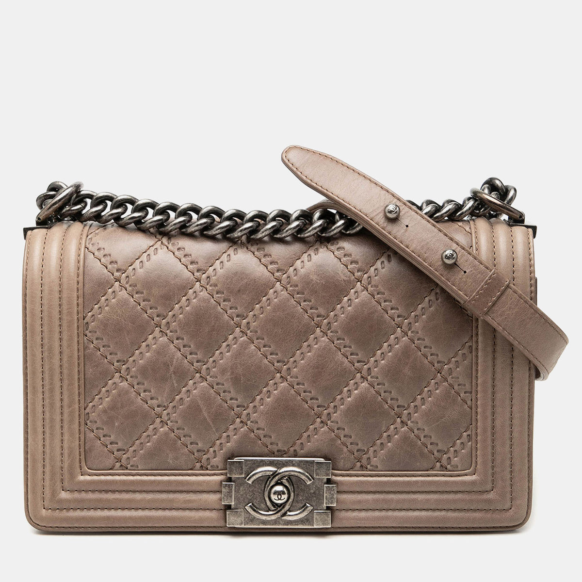 Chanel src:http://cdn.theluxurycloset.com/uploads/products/full/luxury-women-chanel-used-handbags-p1404317-005.jpg