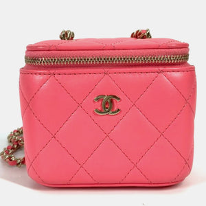 src:http://cdn.theluxurycloset.com/uploads/products/full/luxury-women-chanel-used-handbags-p1404818-016.jpg
