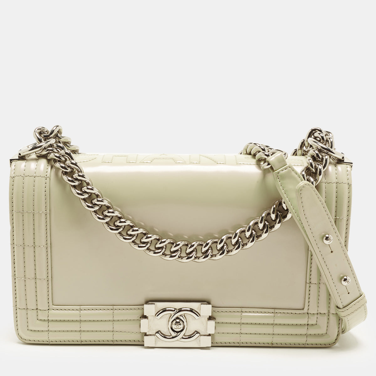 Chanel src:http://cdn.theluxurycloset.com/uploads/products/full/luxury-women-chanel-used-handbags-p1409264-015.jpg