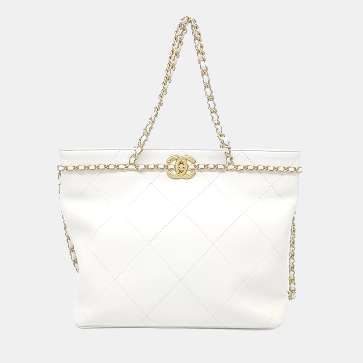 Chanel src:http://cdn.theluxurycloset.com/uploads/products/full/luxury-women-chanel-used-handbags-p1409575-006.jpg