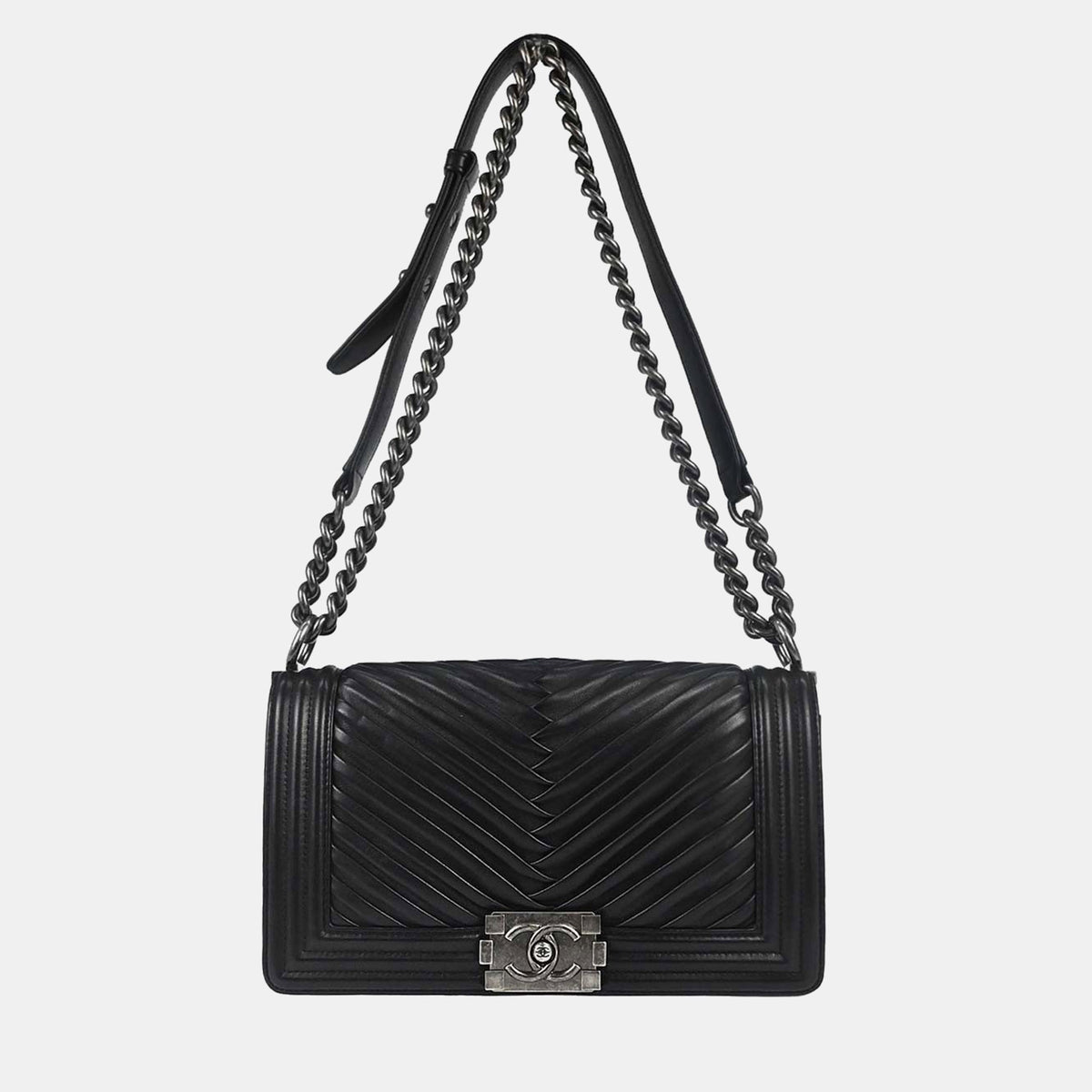 Chanel src:http://cdn.theluxurycloset.com/uploads/products/full/luxury-women-chanel-used-handbags-p1409607-010.jpg