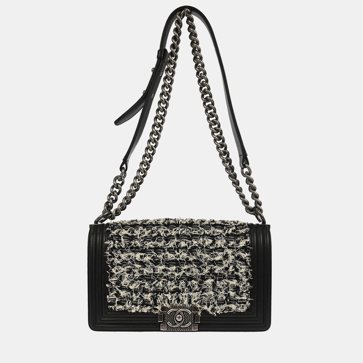 Chanel src:http://cdn.theluxurycloset.com/uploads/products/full/luxury-women-chanel-used-handbags-p1409608-003.jpg