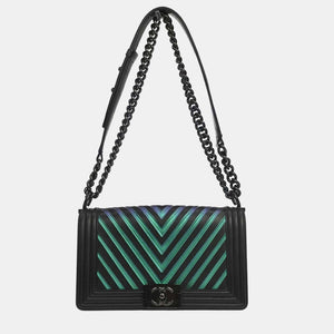 src:http://cdn.theluxurycloset.com/uploads/products/full/luxury-women-chanel-used-handbags-p1409609-010.jpg