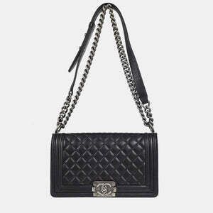 src:http://cdn.theluxurycloset.com/uploads/products/full/luxury-women-chanel-used-handbags-p1409611-019.jpg