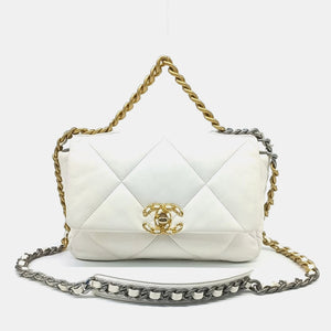 src:http://cdn.theluxurycloset.com/uploads/products/full/luxury-women-chanel-used-handbags-p1409645-001.jpg