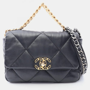src:http://cdn.theluxurycloset.com/uploads/products/full/luxury-women-chanel-used-handbags-p1410642-001.jpg