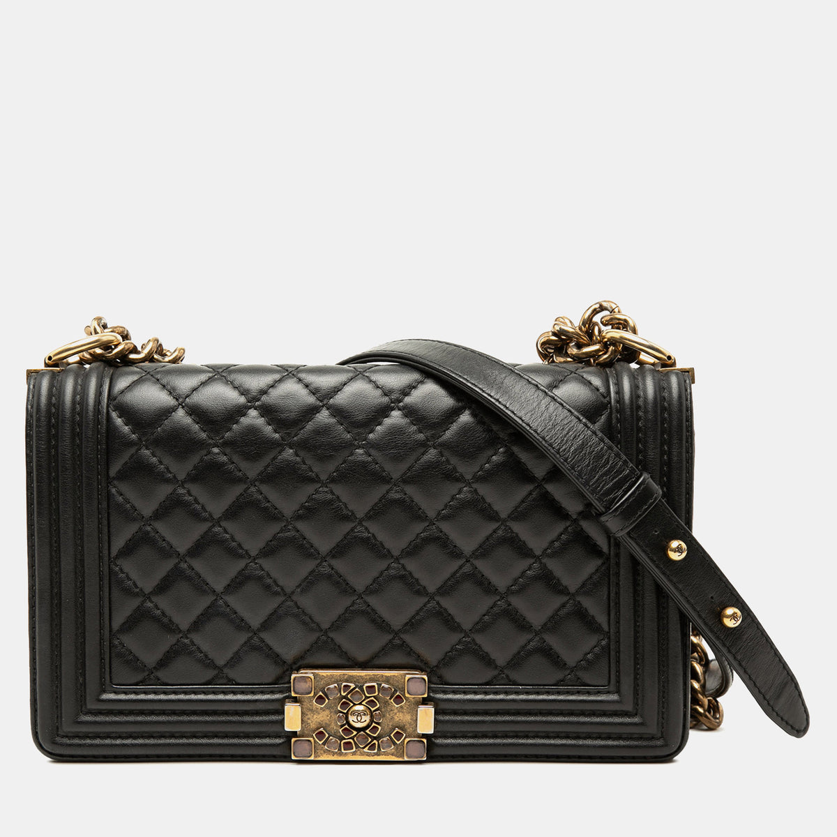 Chanel src:http://cdn.theluxurycloset.com/uploads/products/full/luxury-women-chanel-used-handbags-p1418847-007.jpg