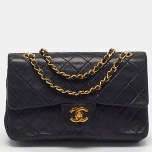 src:http://cdn.theluxurycloset.com/uploads/products/full/luxury-women-chanel-used-handbags-p1419675-001.jpg