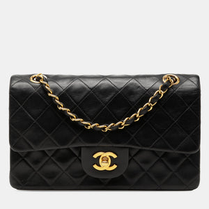 src:http://cdn.theluxurycloset.com/uploads/products/full/luxury-women-chanel-used-handbags-p1421165-005.jpg