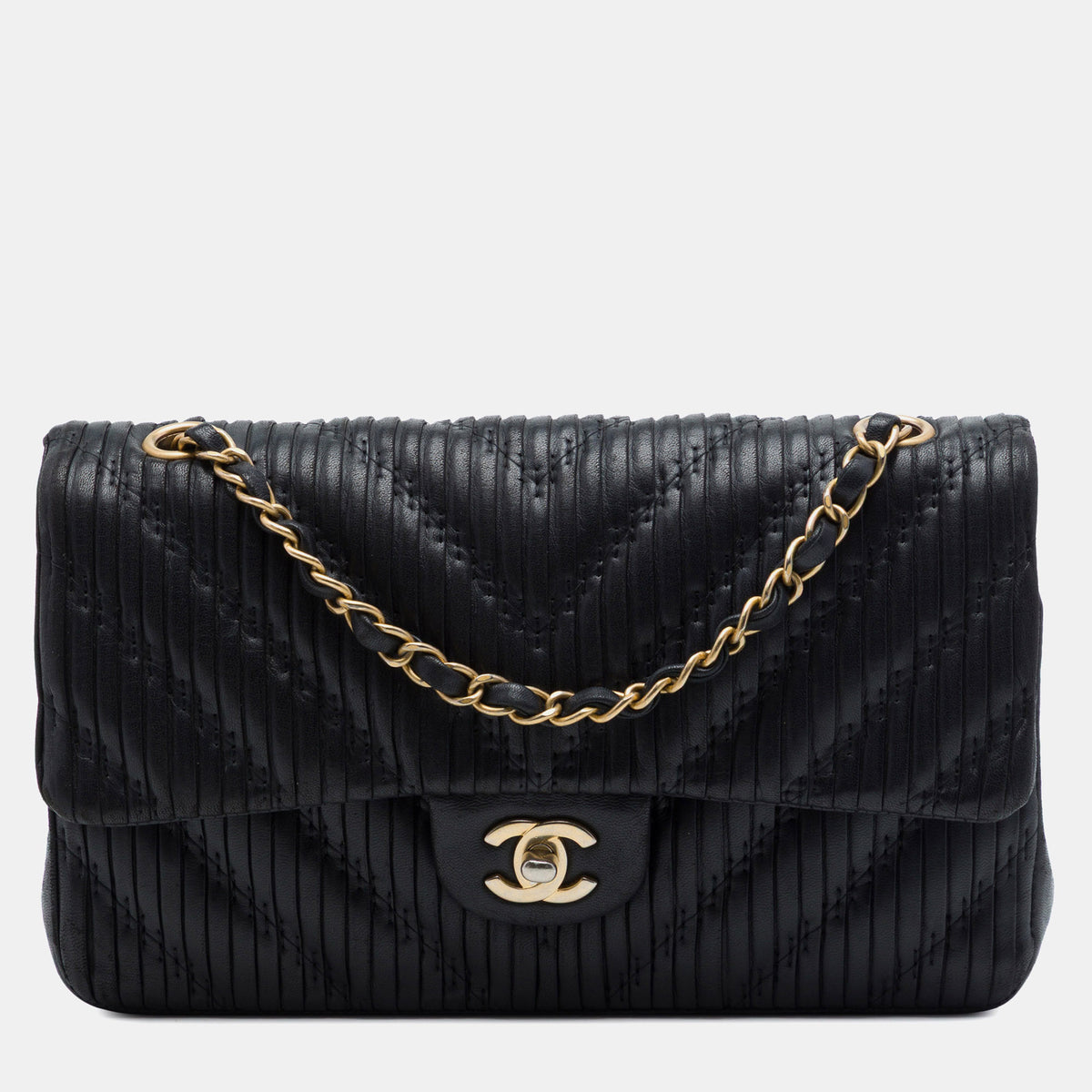 Chanel src:http://cdn.theluxurycloset.com/uploads/products/full/luxury-women-chanel-used-handbags-p1421297-002.jpg