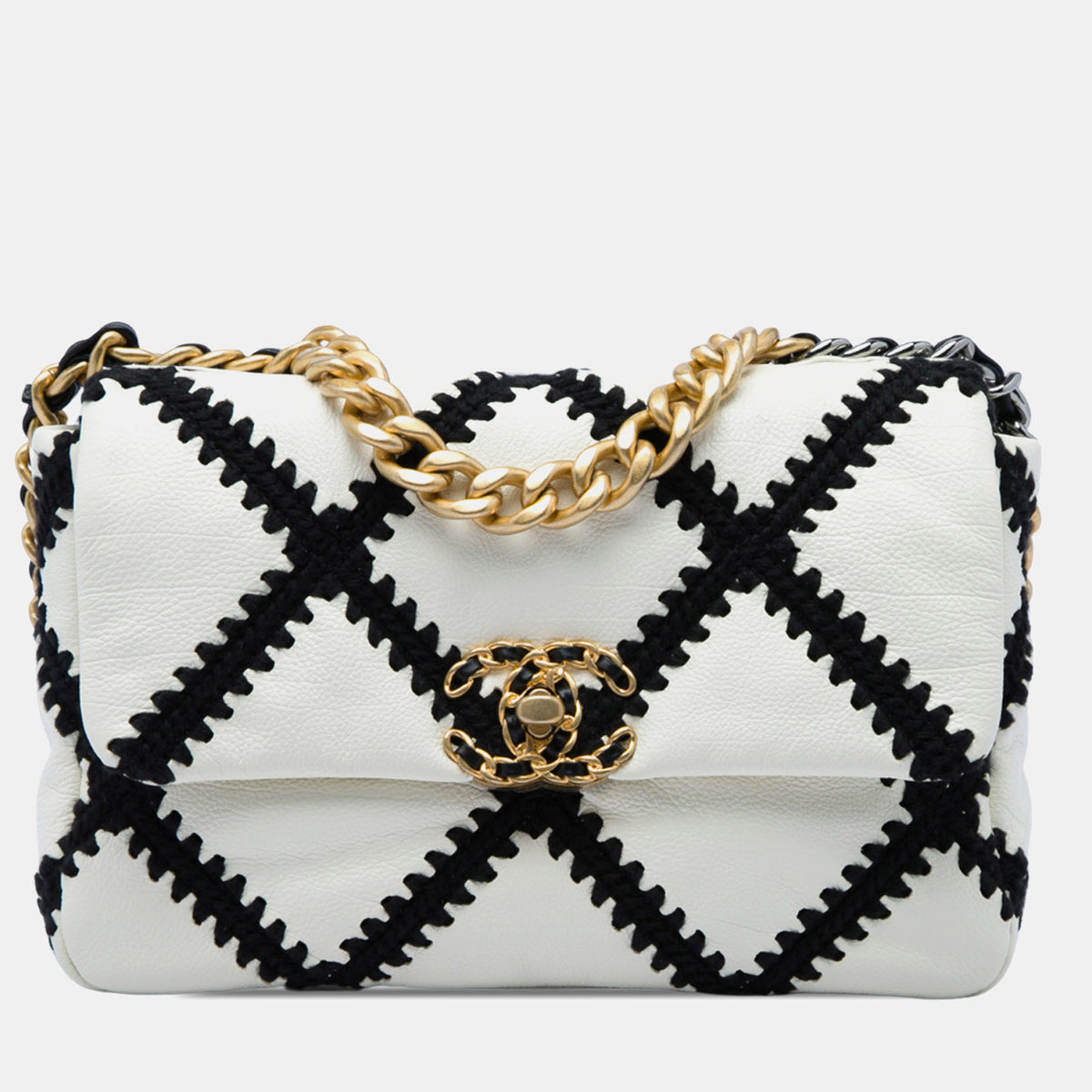 Chanel src:http://cdn.theluxurycloset.com/uploads/products/full/luxury-women-chanel-used-handbags-p1421945-002.jpg