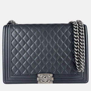 src:http://cdn.theluxurycloset.com/uploads/products/full/luxury-women-chanel-used-handbags-p1423244-007.jpg