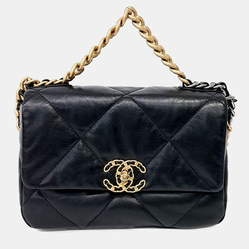 src:http://cdn.theluxurycloset.com/uploads/products/full/luxury-women-chanel-used-handbags-p1423485-003.jpg