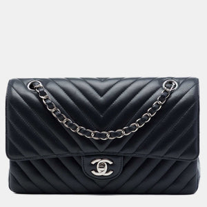 src:http://cdn.theluxurycloset.com/uploads/products/full/luxury-women-chanel-used-handbags-p1423502-004.jpg
